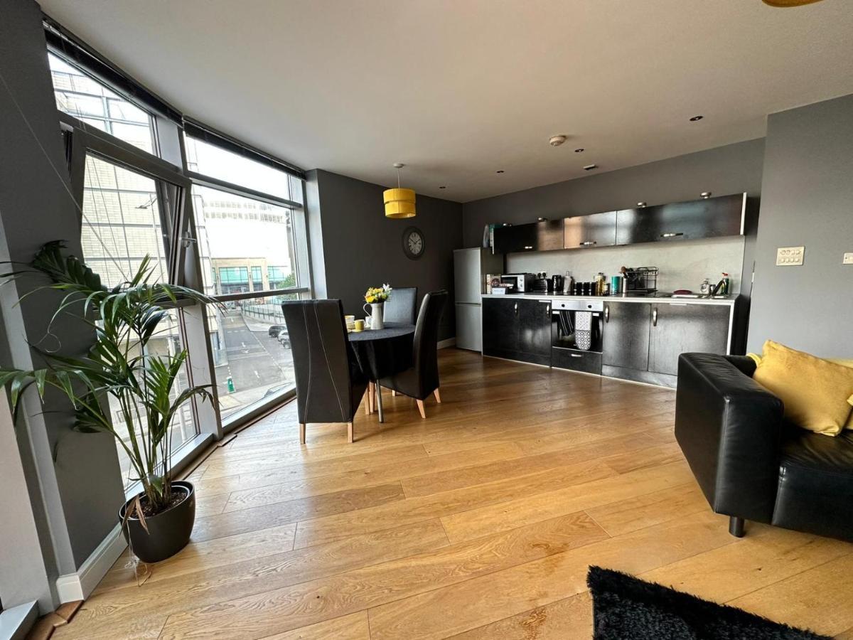 Fantastic And Modern City Centre Flat With Free Parking! Кардифф Экстерьер фото